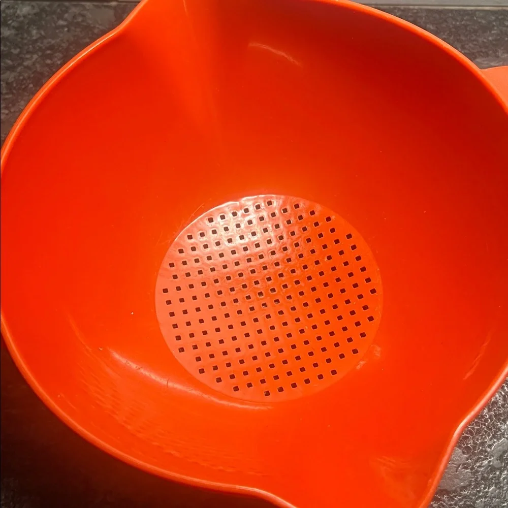 Vintage 8” Red Strainer with Handle by Tupperware.  Exc condition. Looks new